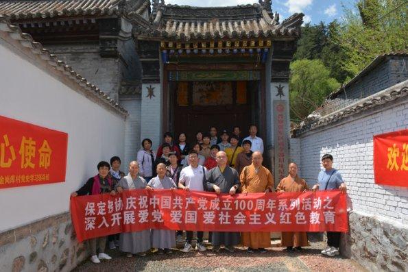 卡通红色汽车拼图